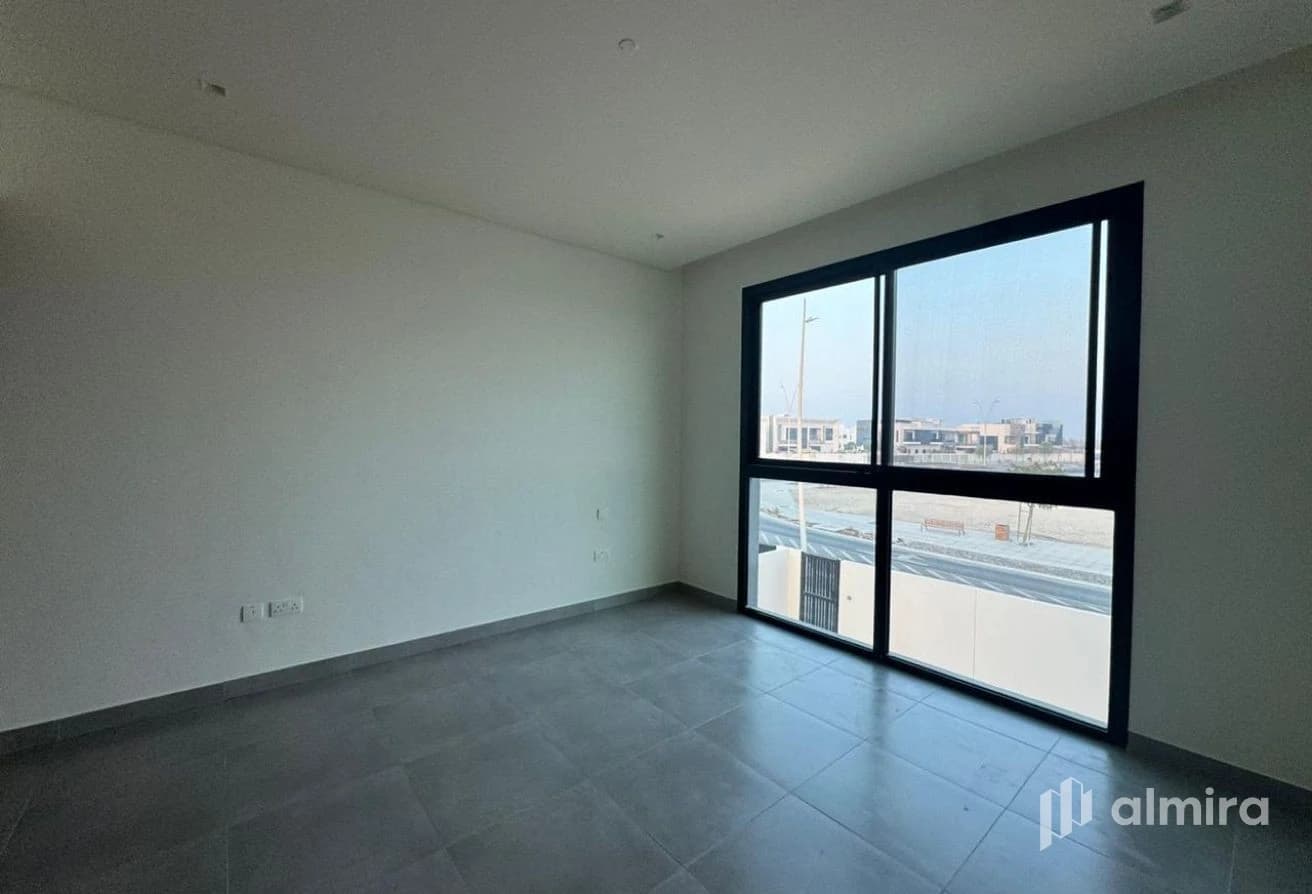 Single Row | Next to Golf Course | 4XS Type