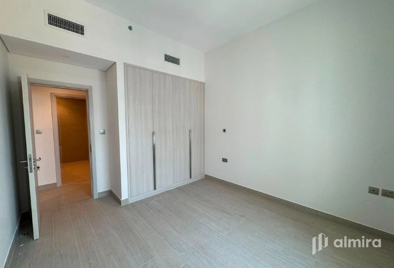 Golf View | High Floor | 2 Balconies | First User