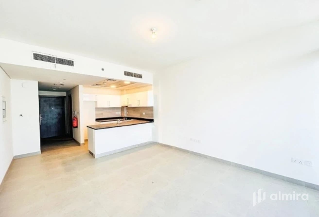 Studio w/+ Balcony | Prime Area | Well Maintained