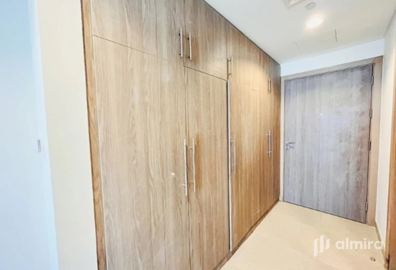 Studio w/+ Balcony | Prime Area | Well Maintained