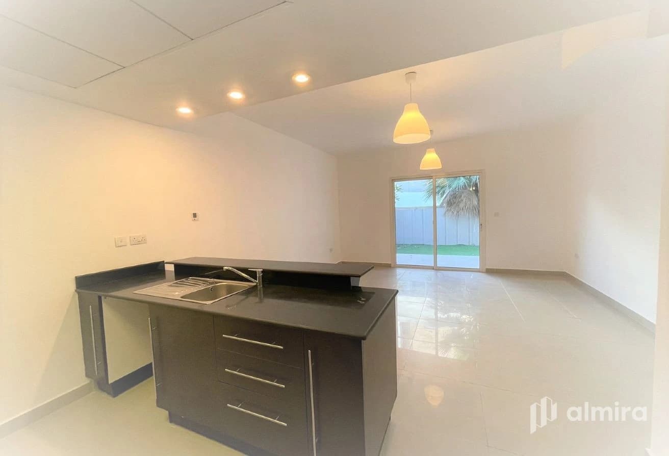 Highly Maintained | Spacious TH | Family Community
