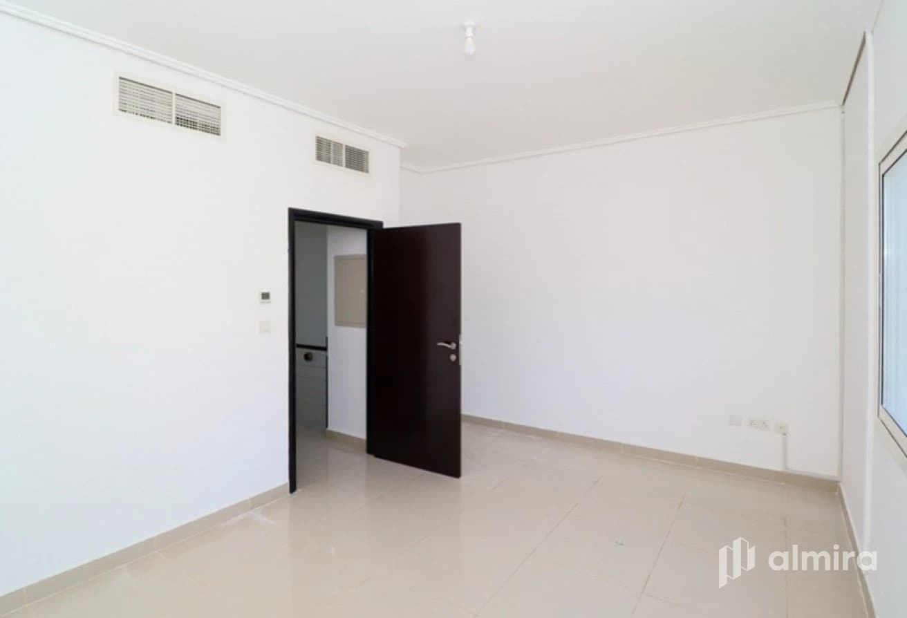 Single Row | 2BR Duplex | Pristine Condition