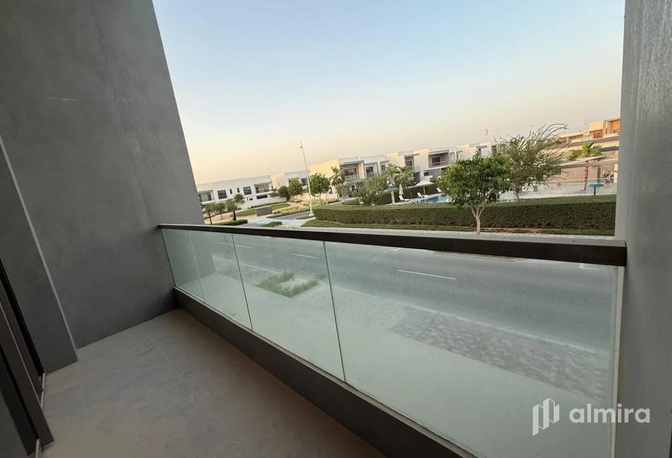 Single Row | Vacant | Modern Finishes | Prime Area