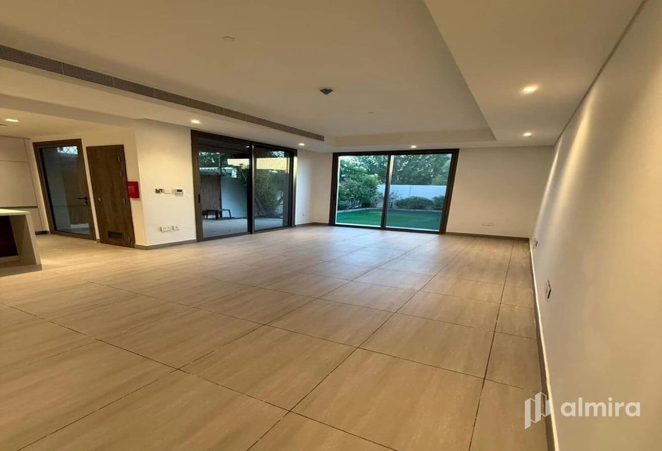 Single Row | Vacant | Modern Finishes | Prime Area