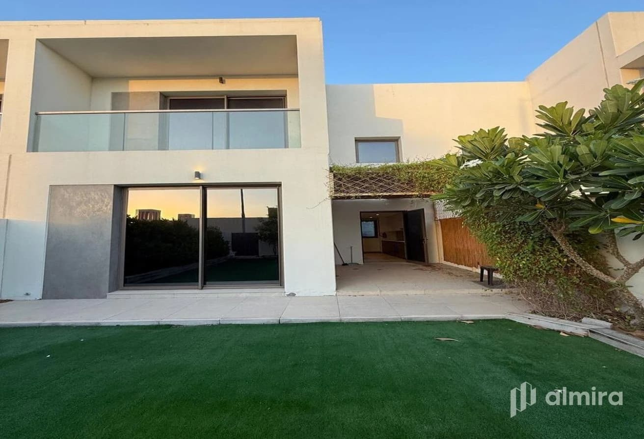 Single Row | Vacant | Modern Finishes | Prime Area