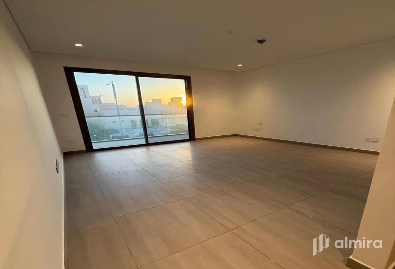 Single Row | Vacant | Modern Finishes | Prime Area