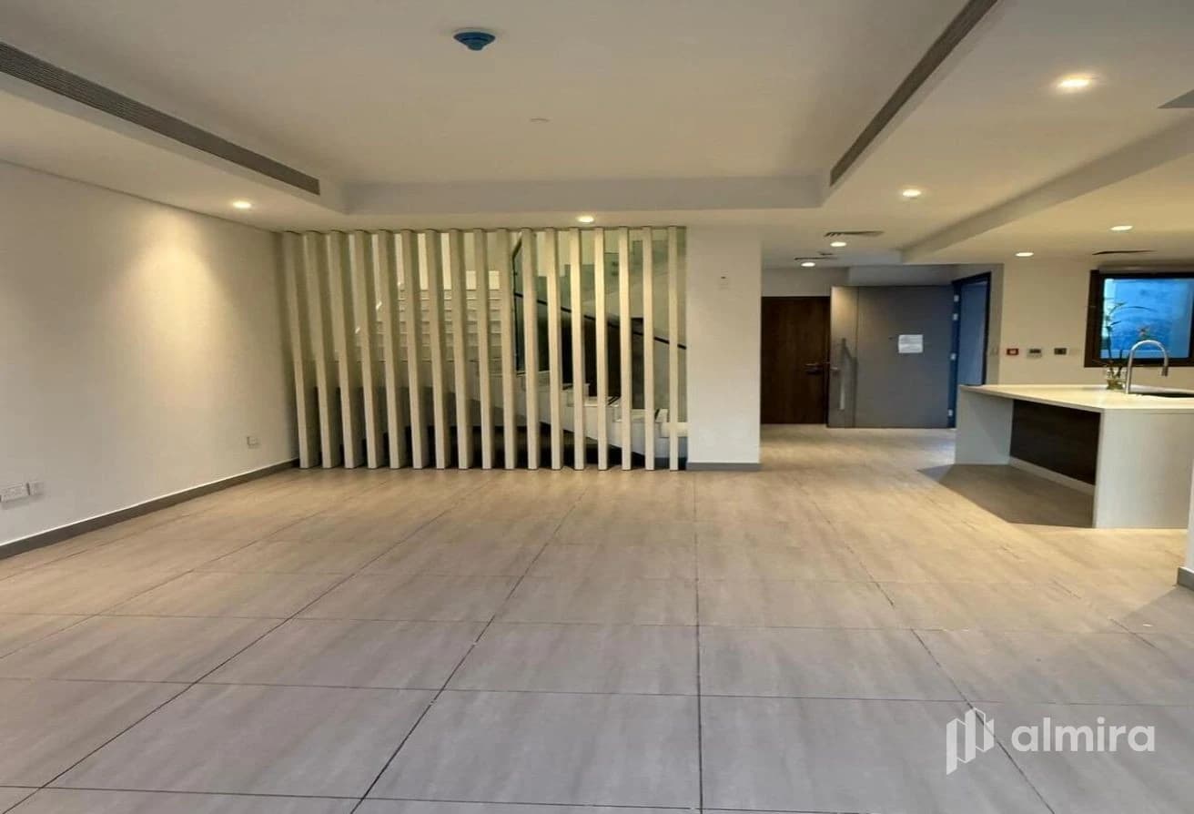 Single Row | Vacant | Modern Finishes | Prime Area