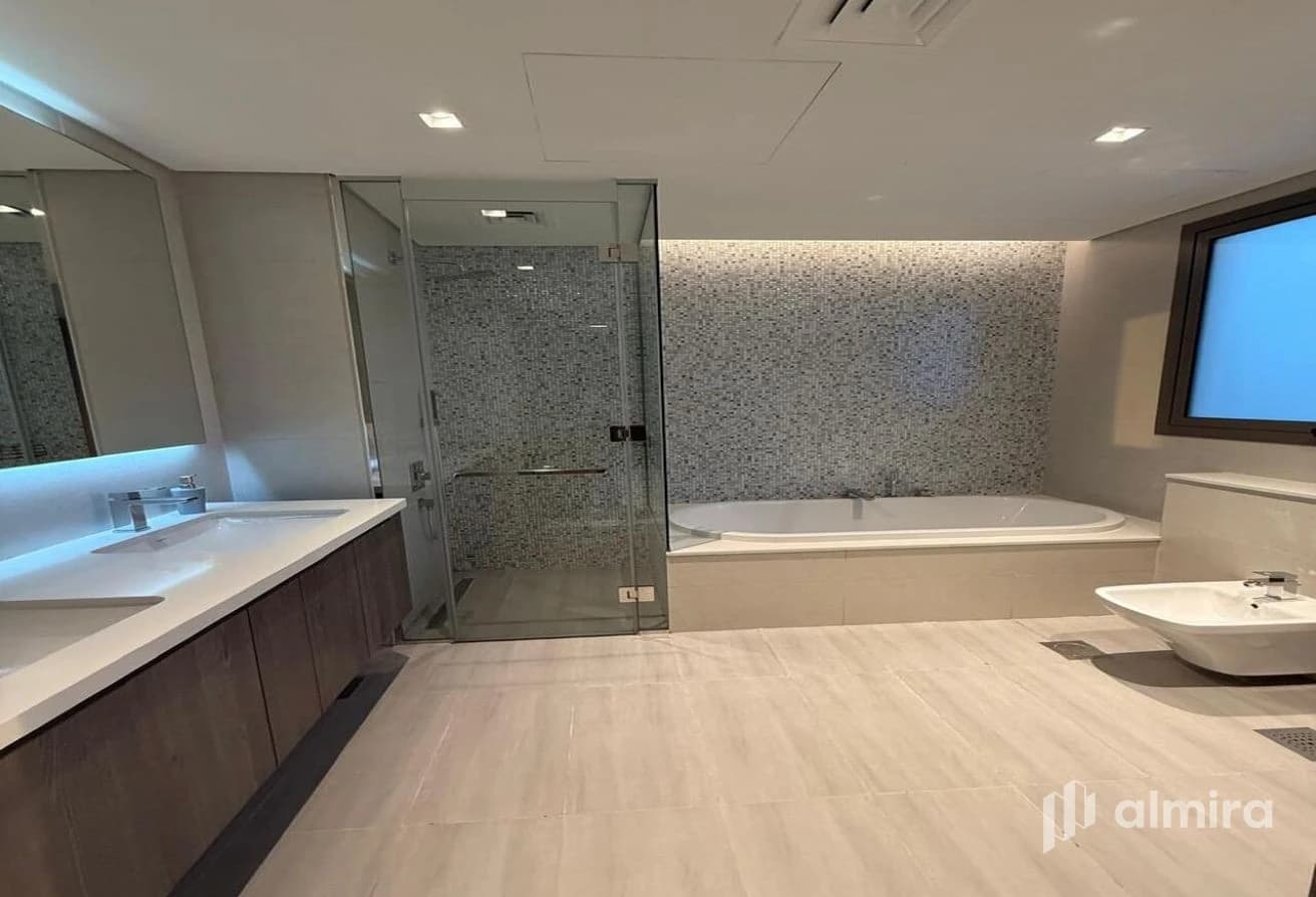 Single Row | Vacant | Modern Finishes | Prime Area