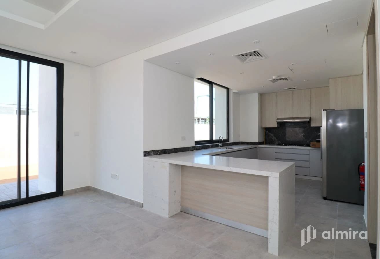 Single Row Corner | Brand New | Type C | Vacant