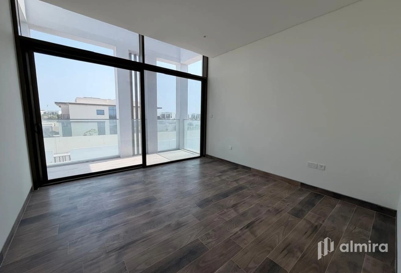Waterfront Living | Single Row | Vacant