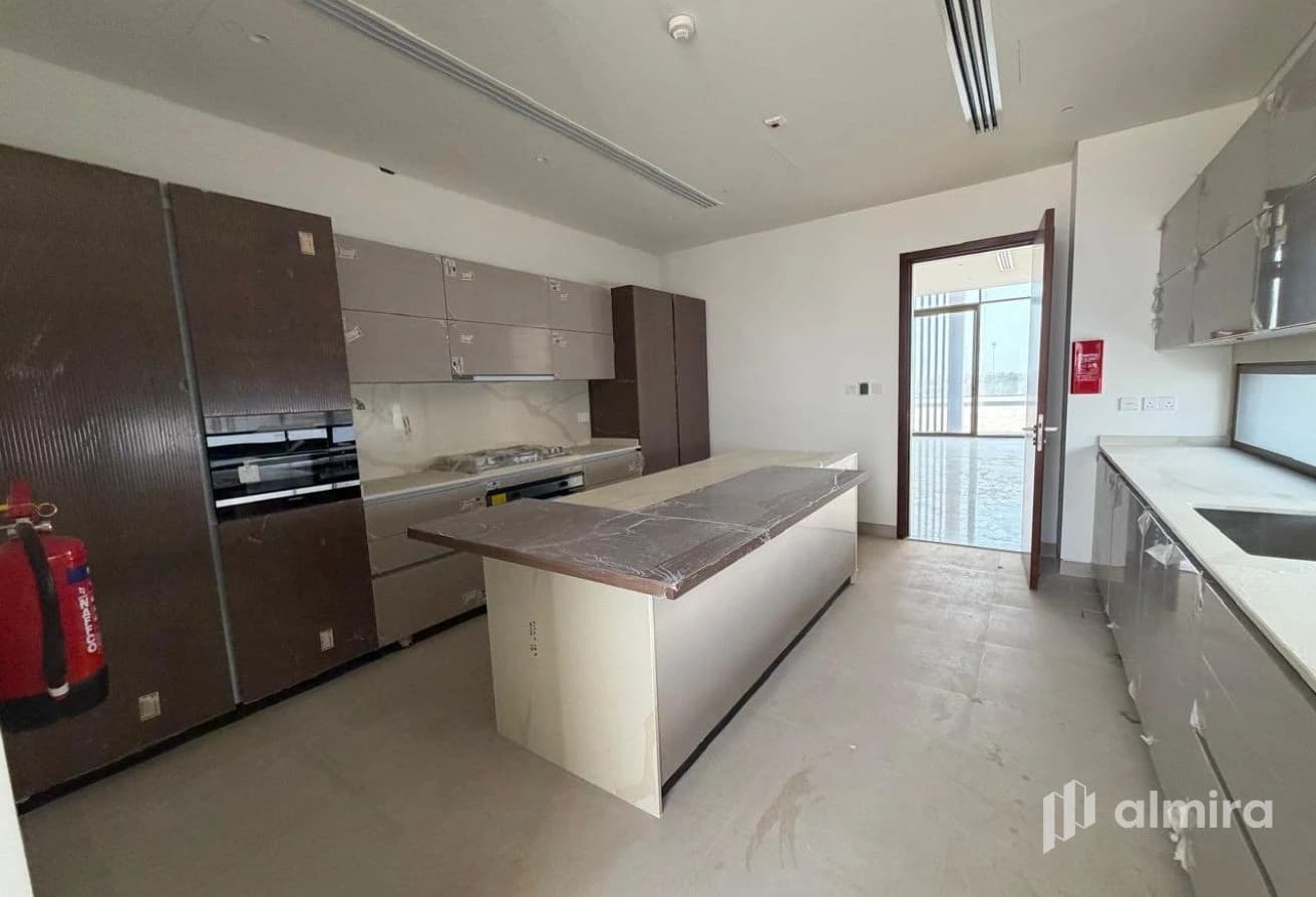 Waterfront Living | Single Row | Vacant