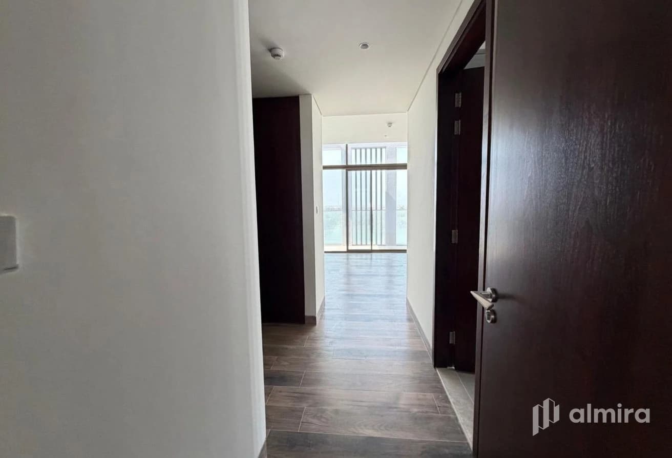 Waterfront Living | Single Row | Vacant