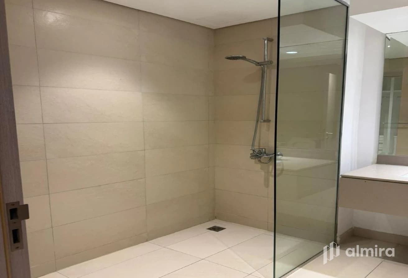 High Floor| Partial Sea View | Vacant