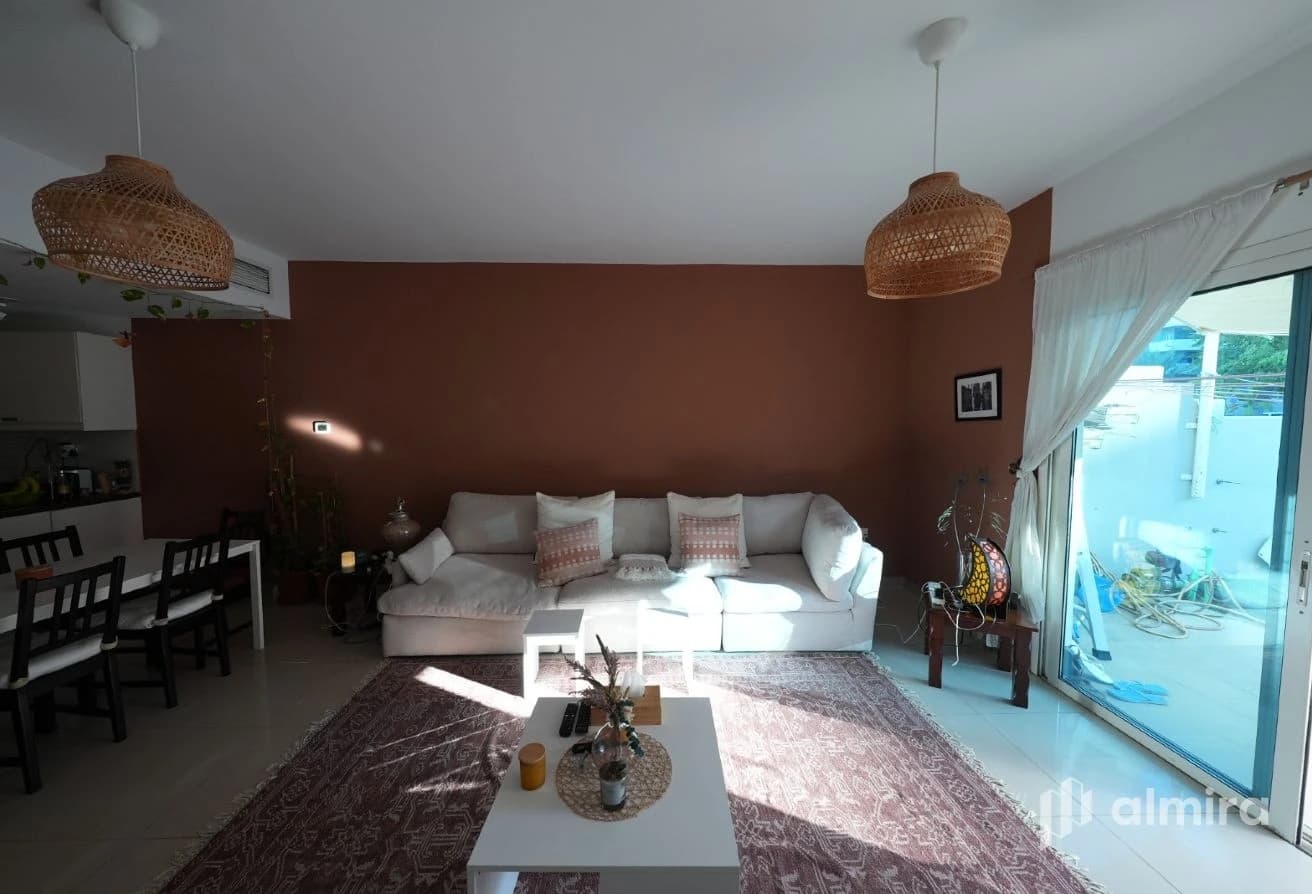 Single Row | Well Maintained | Sold as Unfurnished