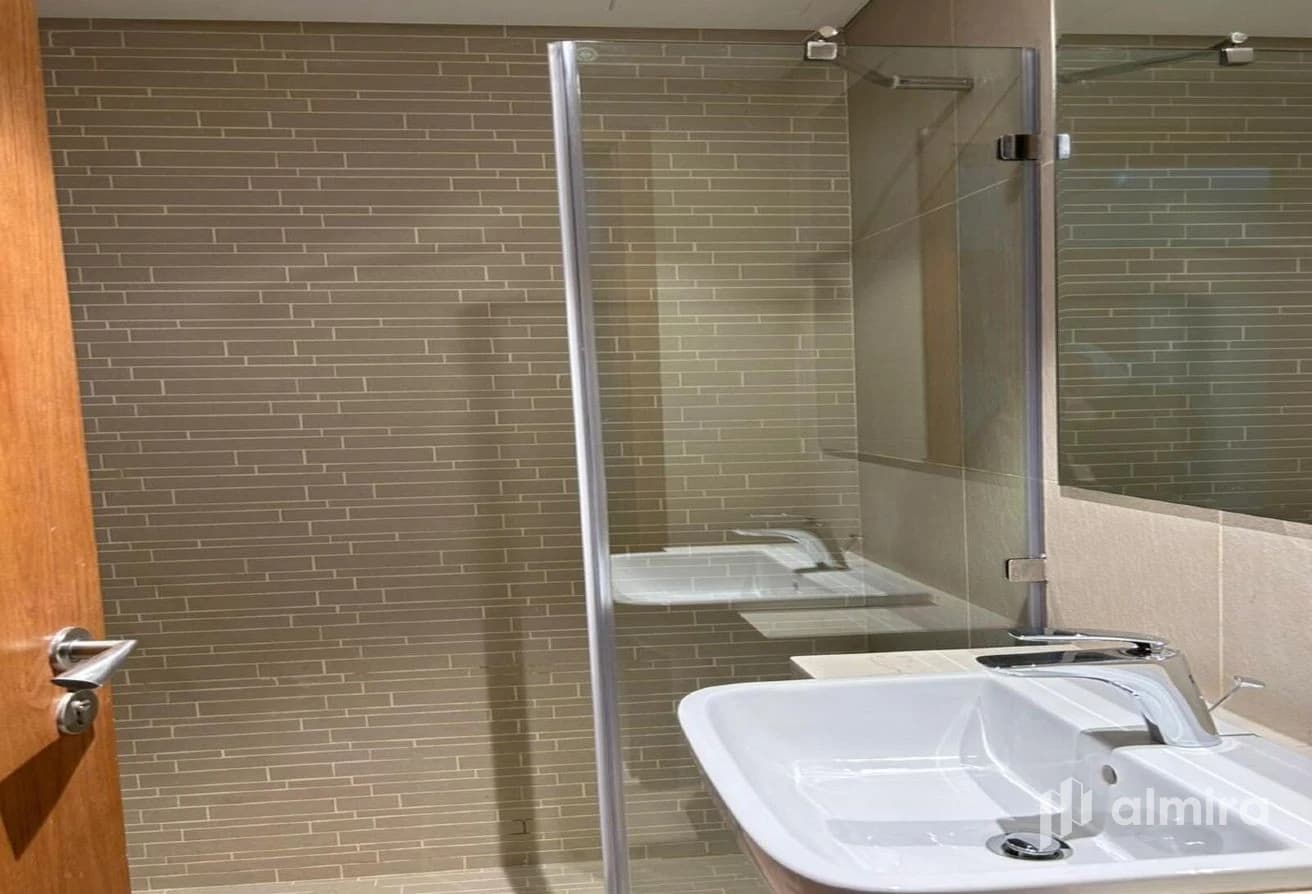 Sea View | Vacant | Modern Facilities