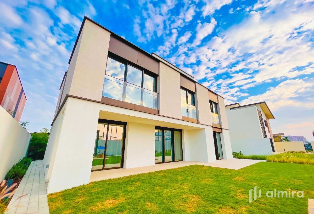 Premium 5BR + Pod | Single Row | Prime Location