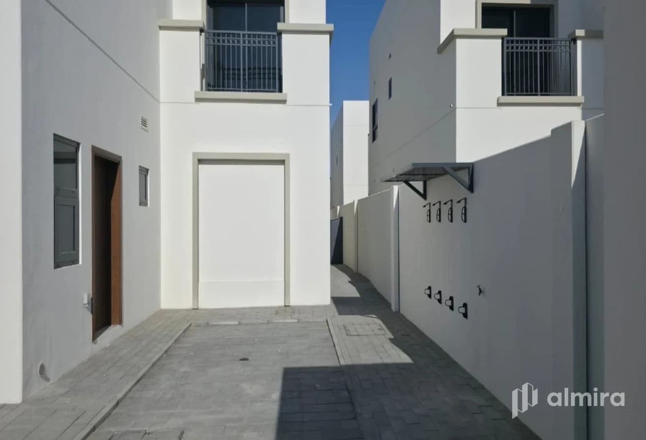 Mediterranean Style | Double Row | Vacant