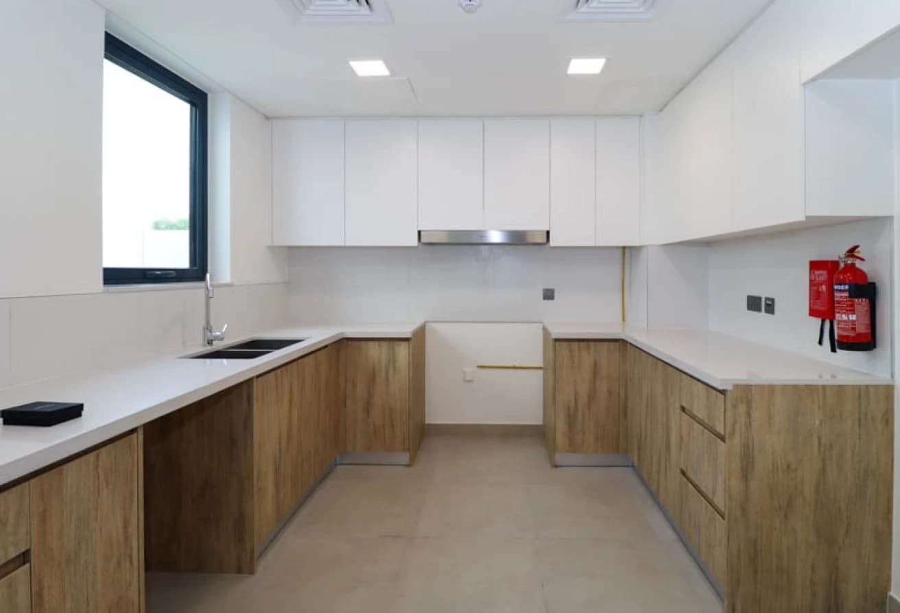 Single Row | Corner Unit | Direct to the Pool