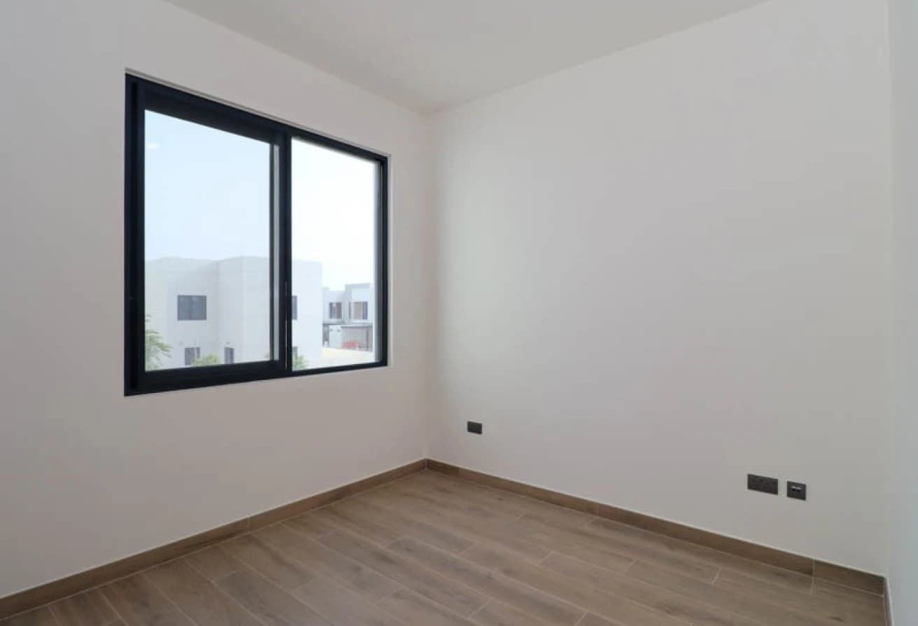 Single Row | Corner Unit | Direct to the Pool