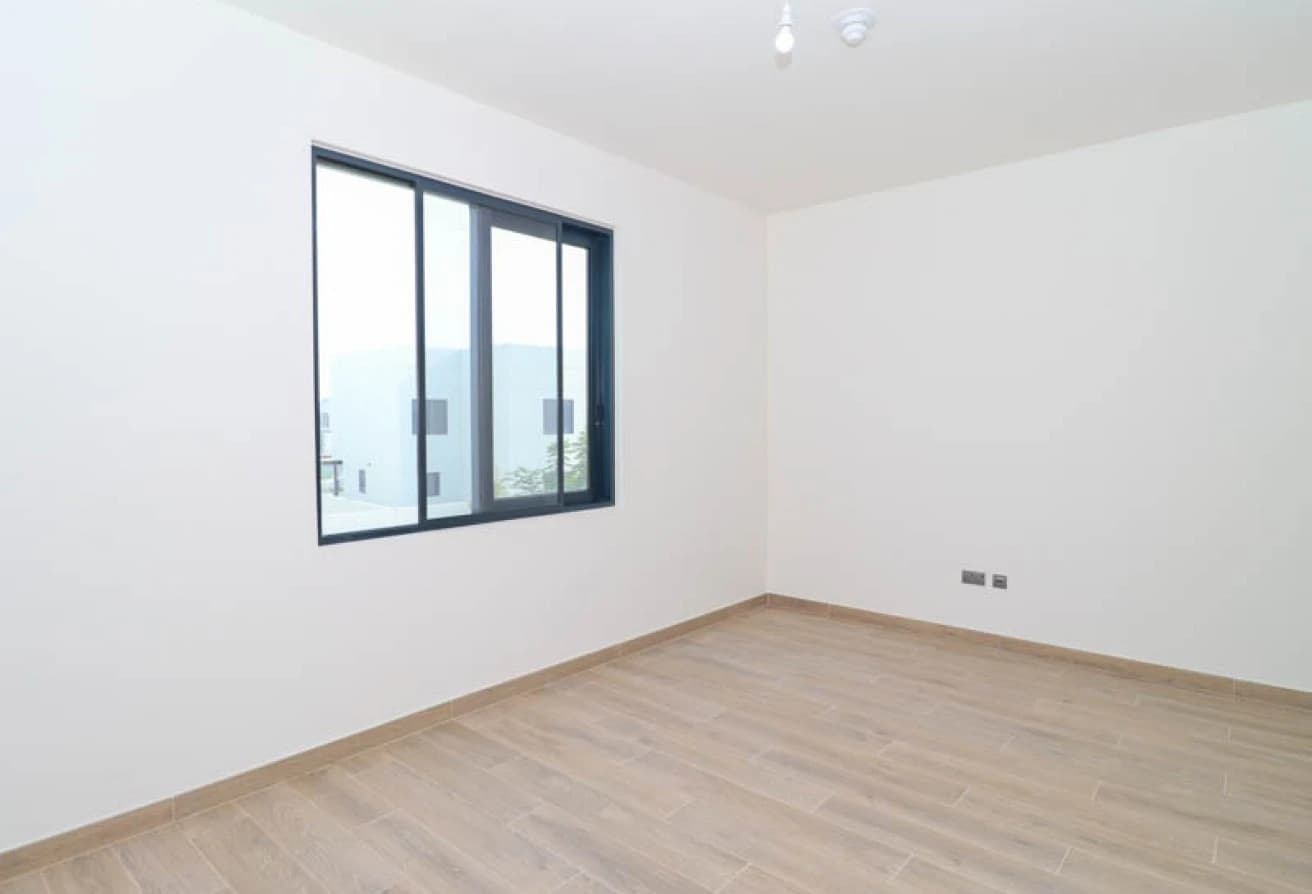 Single Row | Corner Unit | Direct to the Pool