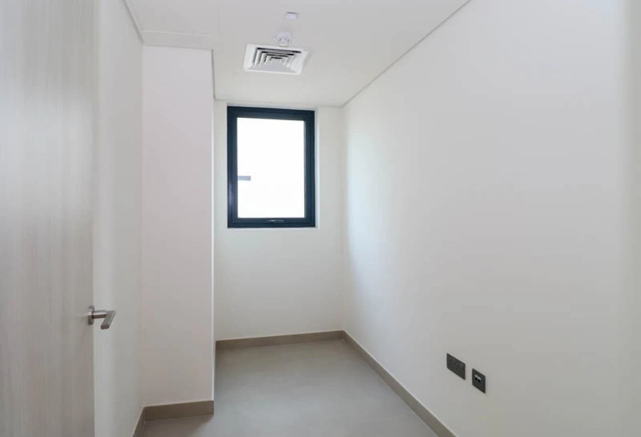 Single Row | Corner Unit | Direct to the Pool