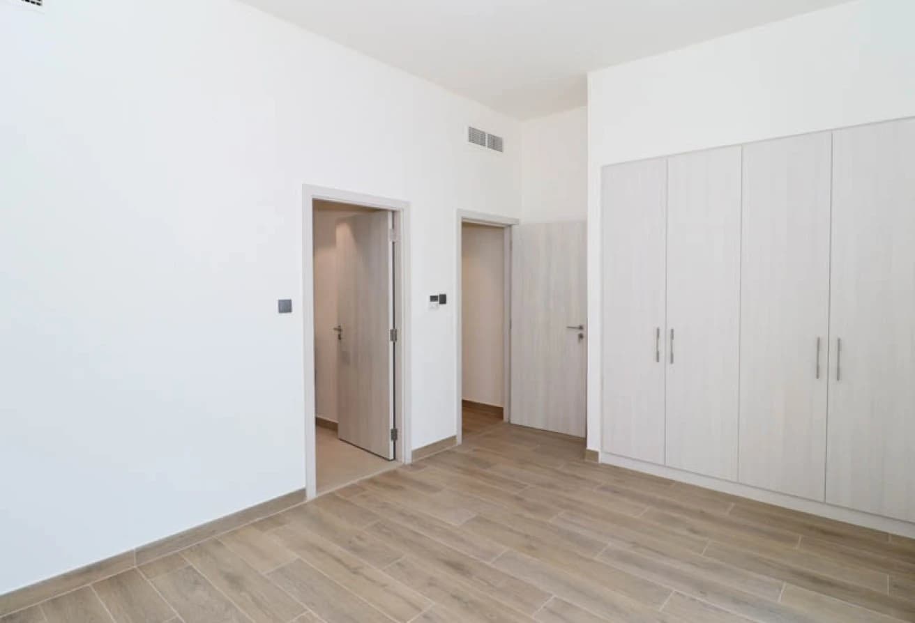 Single Row | Corner Unit | Direct to the Pool