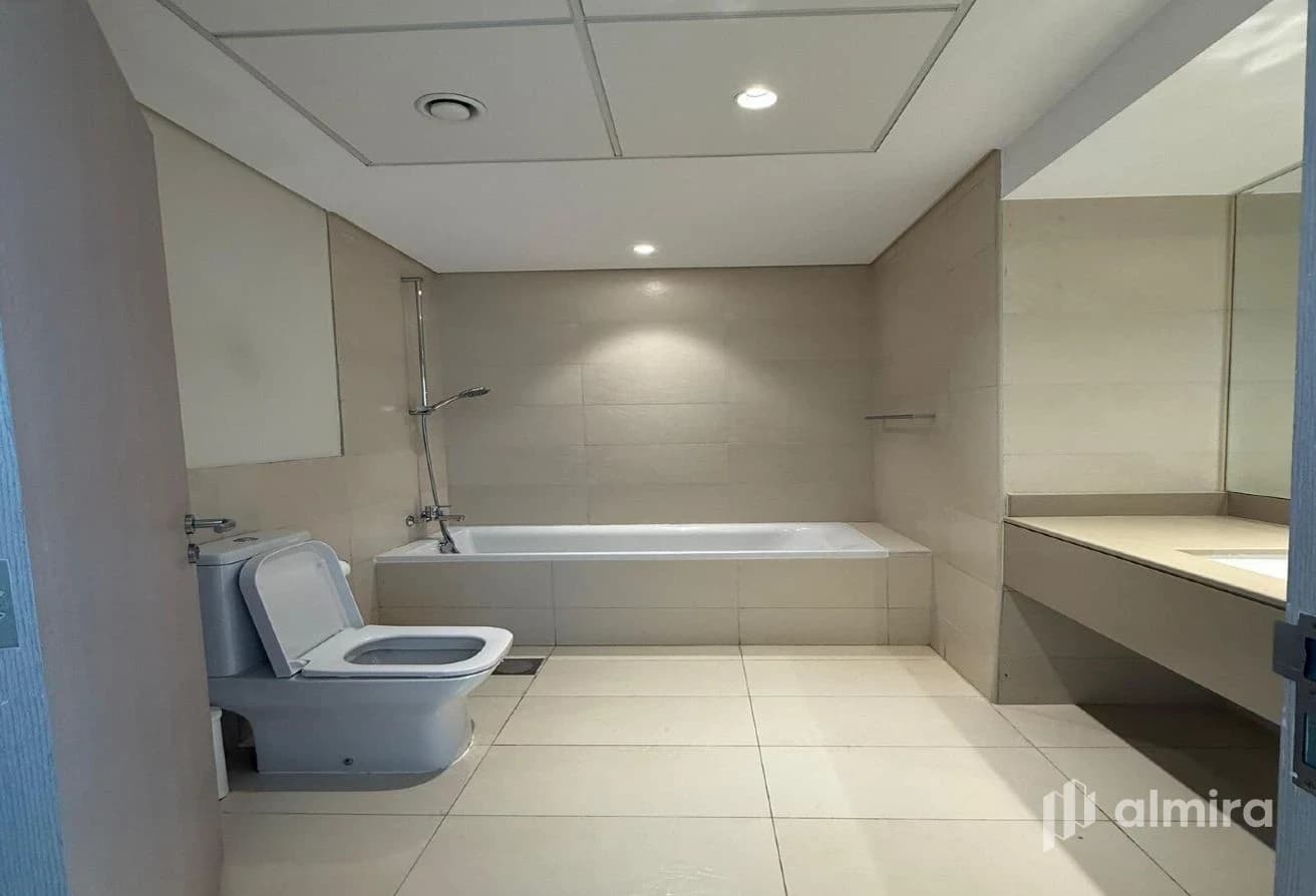 Canal View | Pristine Condition | Prime Location