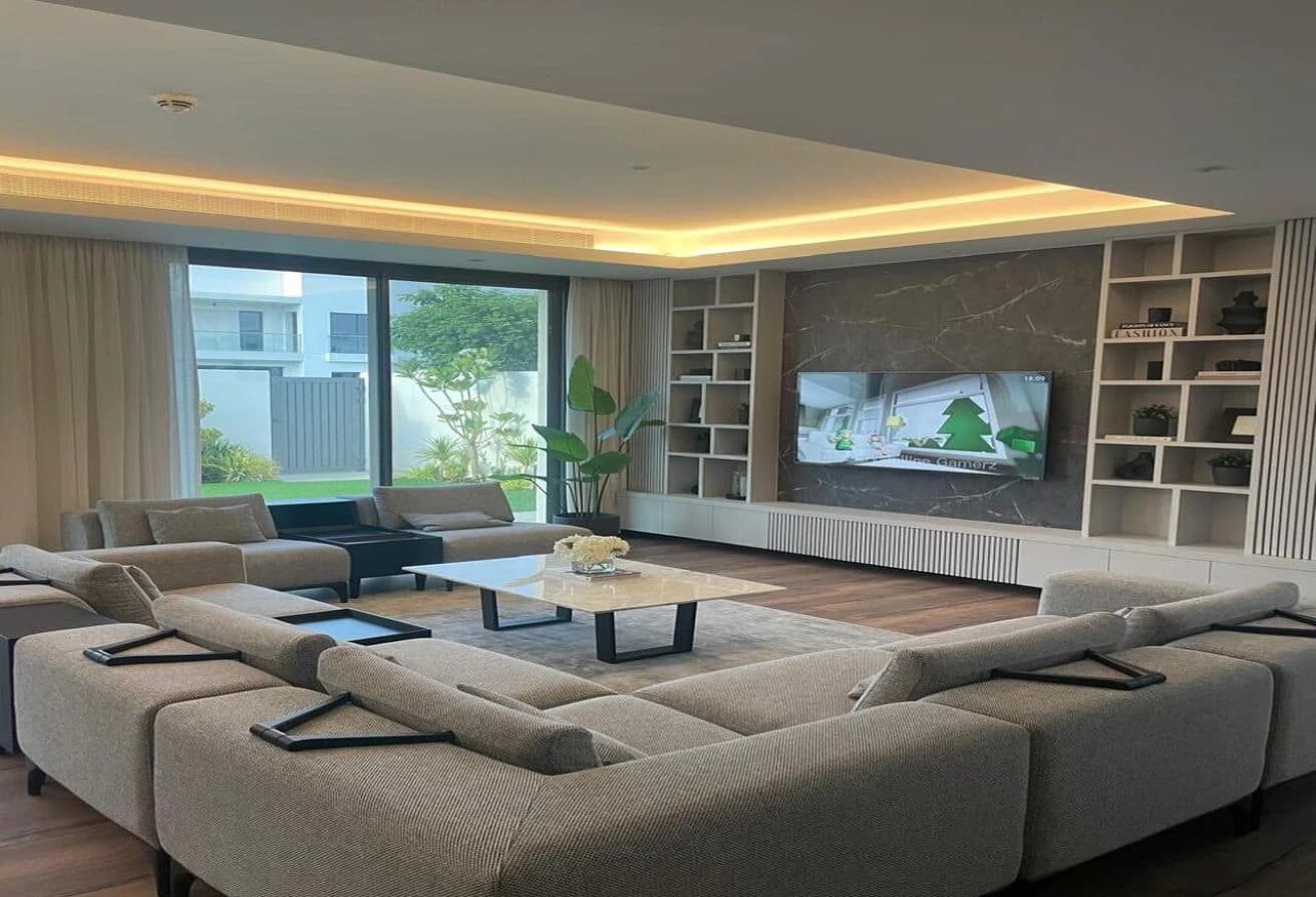 Single Row Corner | Upgraded Villa | Furnished
