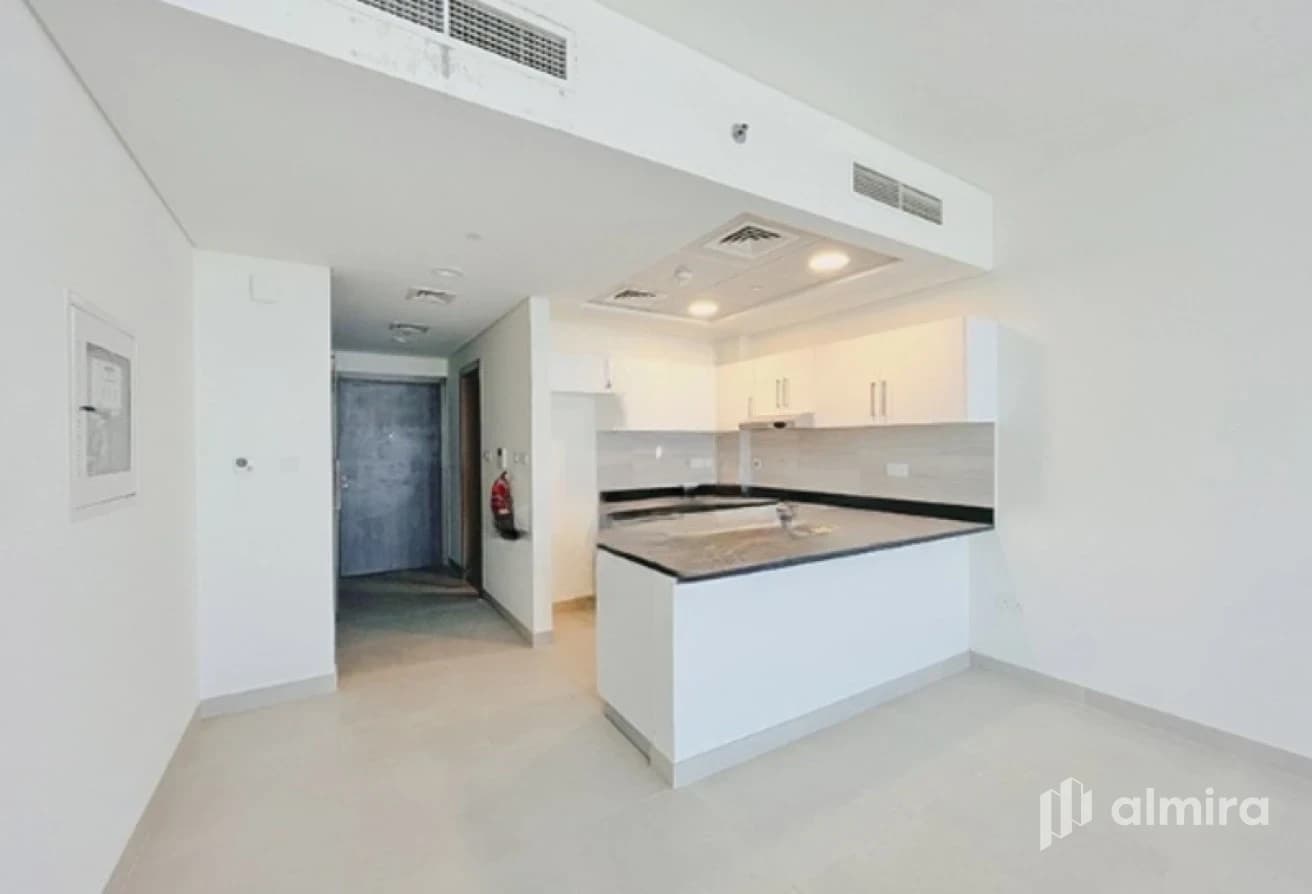Studio w/+ Balcony | Prime Area | Well Maintained