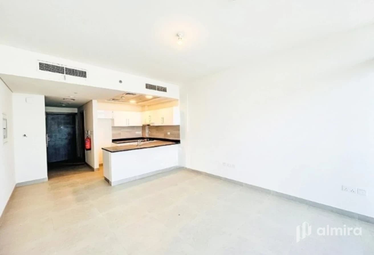 Studio w/+ Balcony | Prime Area | Well Maintained