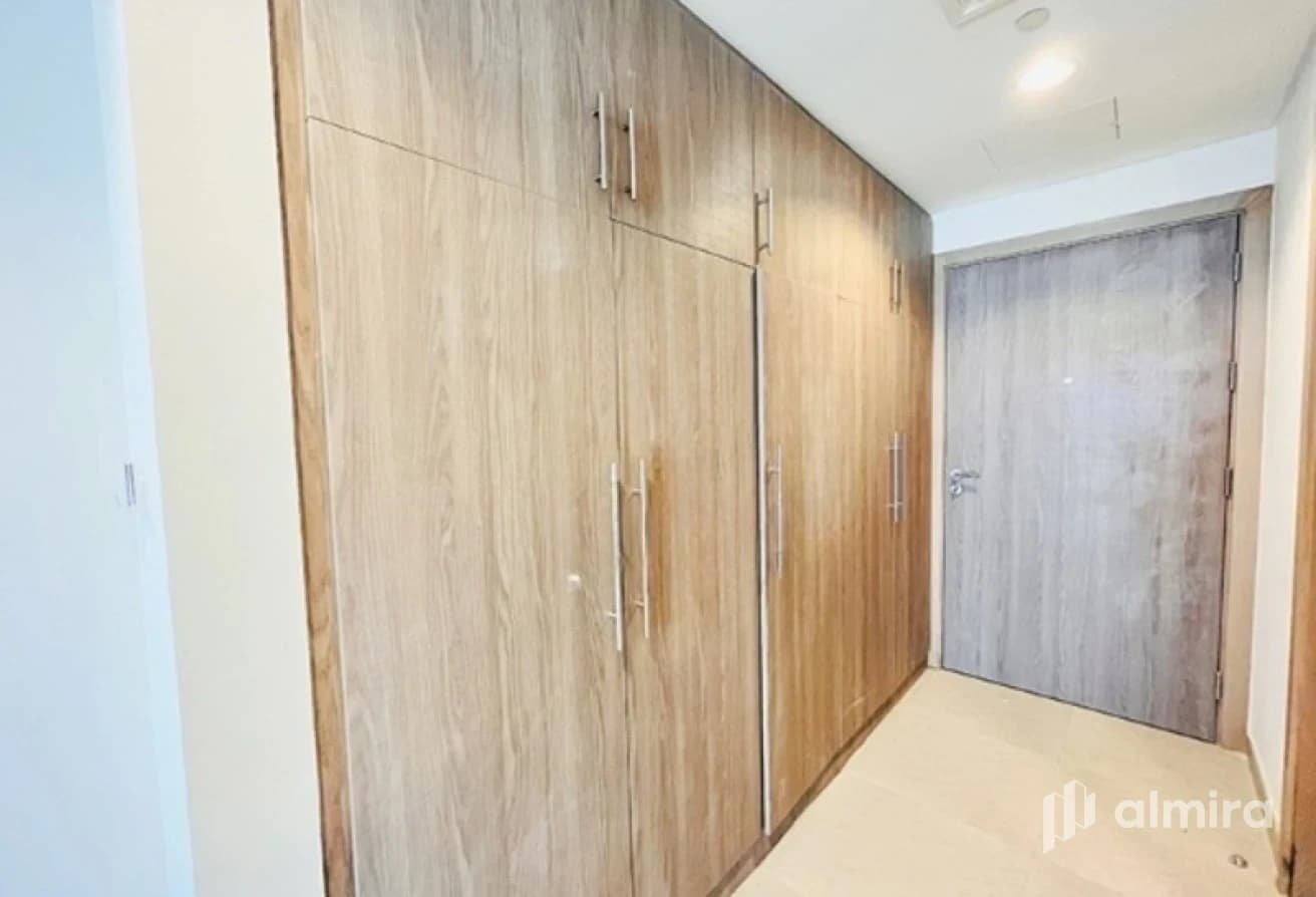 Studio w/+ Balcony | Prime Area | Well Maintained