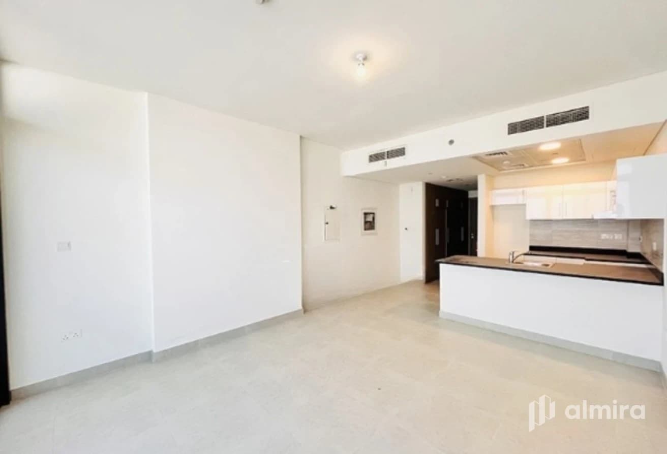 Studio w/+ Balcony | Prime Area | Well Maintained