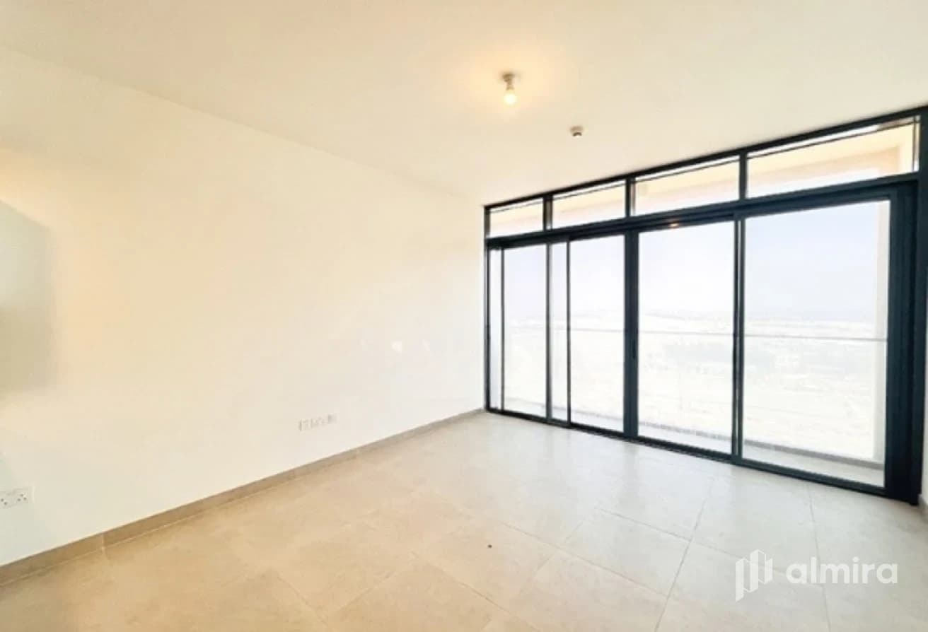 Studio w/+ Balcony | Prime Area | Well Maintained