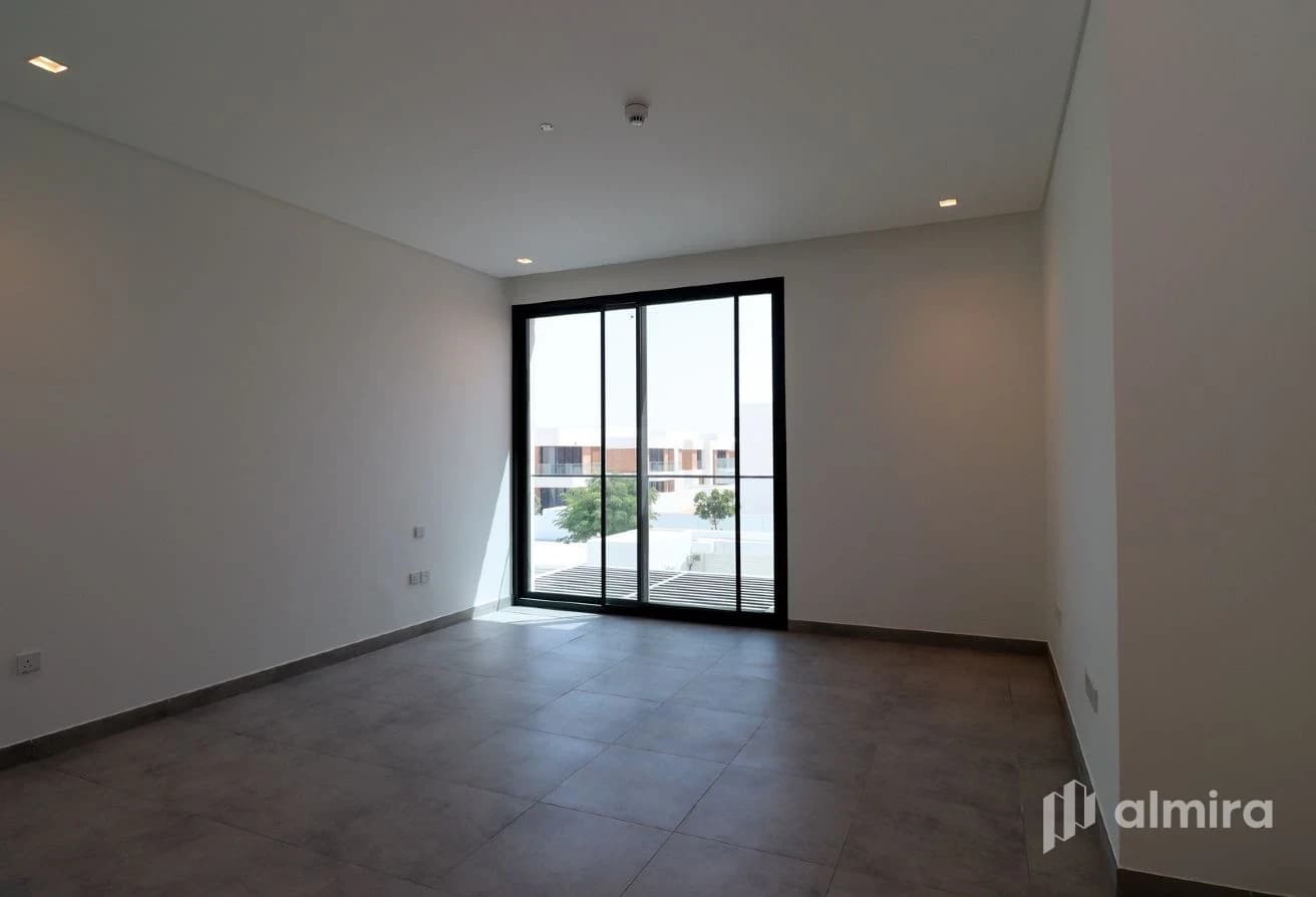Single Row Corner | Brand New | Type C | Vacant