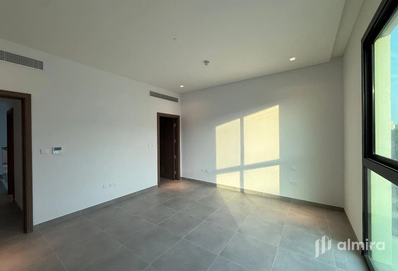 Brand New | Single Row | Vacant | Prime Location