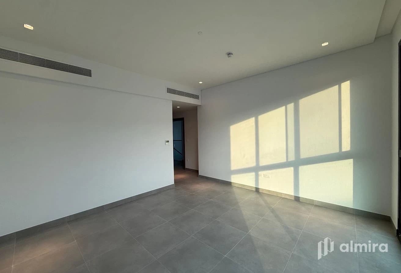 Brand New | Single Row | Vacant | Prime Location