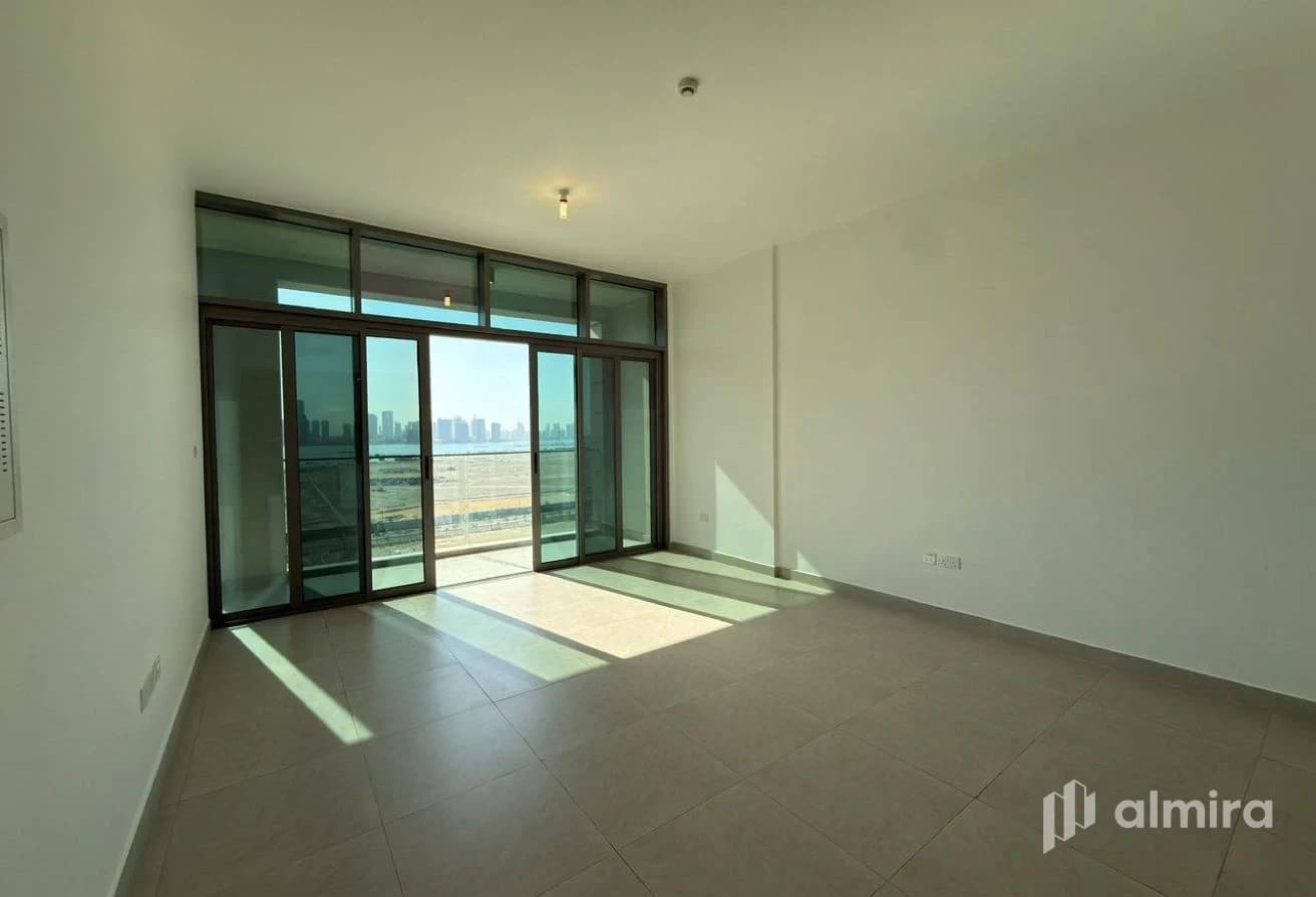 Sea View | Low Floor | Pristine Condition
