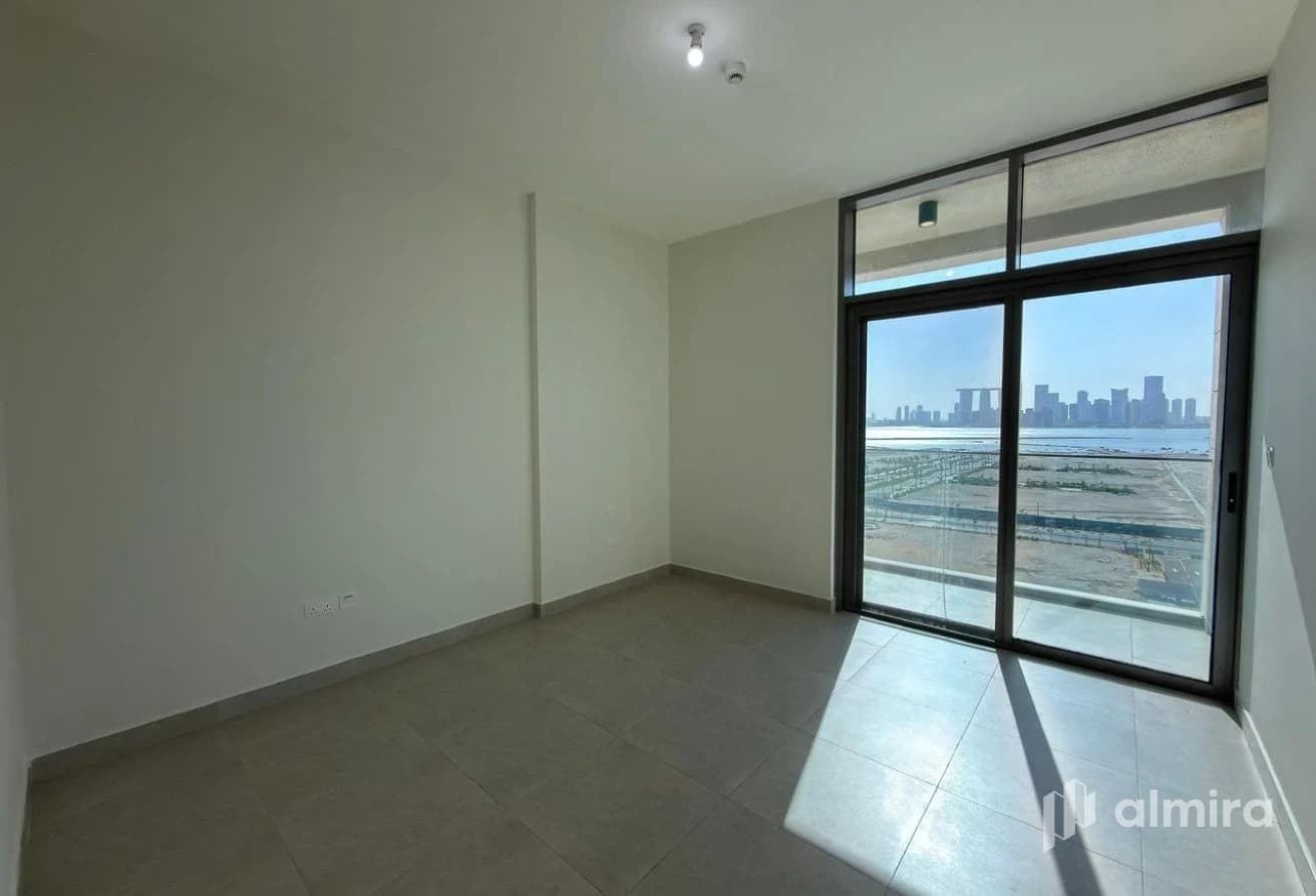 Sea View | Low Floor | Pristine Condition