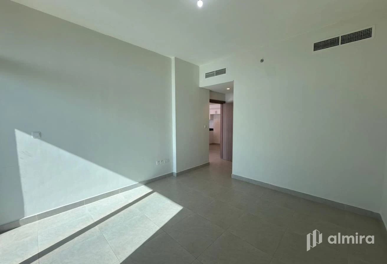 Sea View | Low Floor | Pristine Condition
