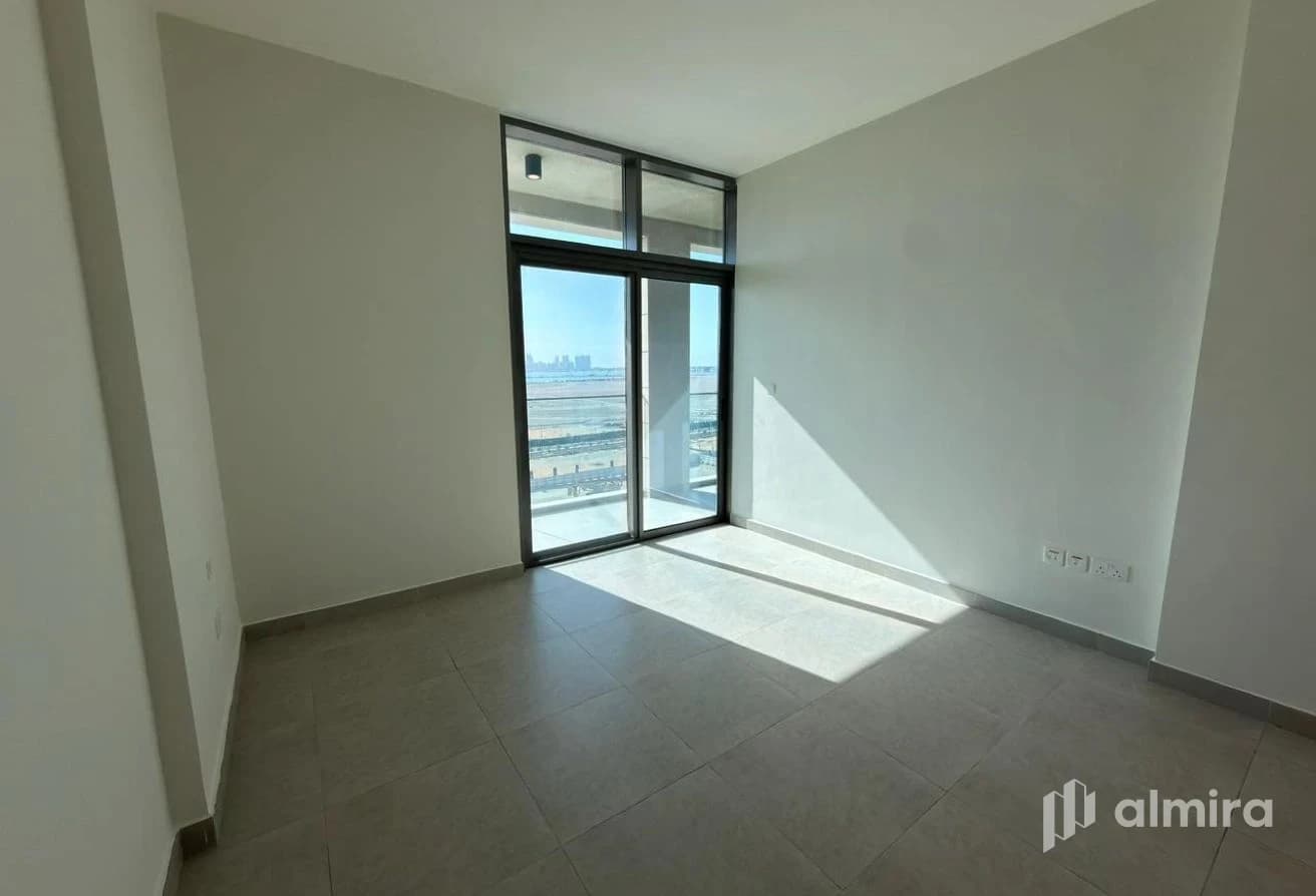 Sea View | Low Floor | Pristine Condition