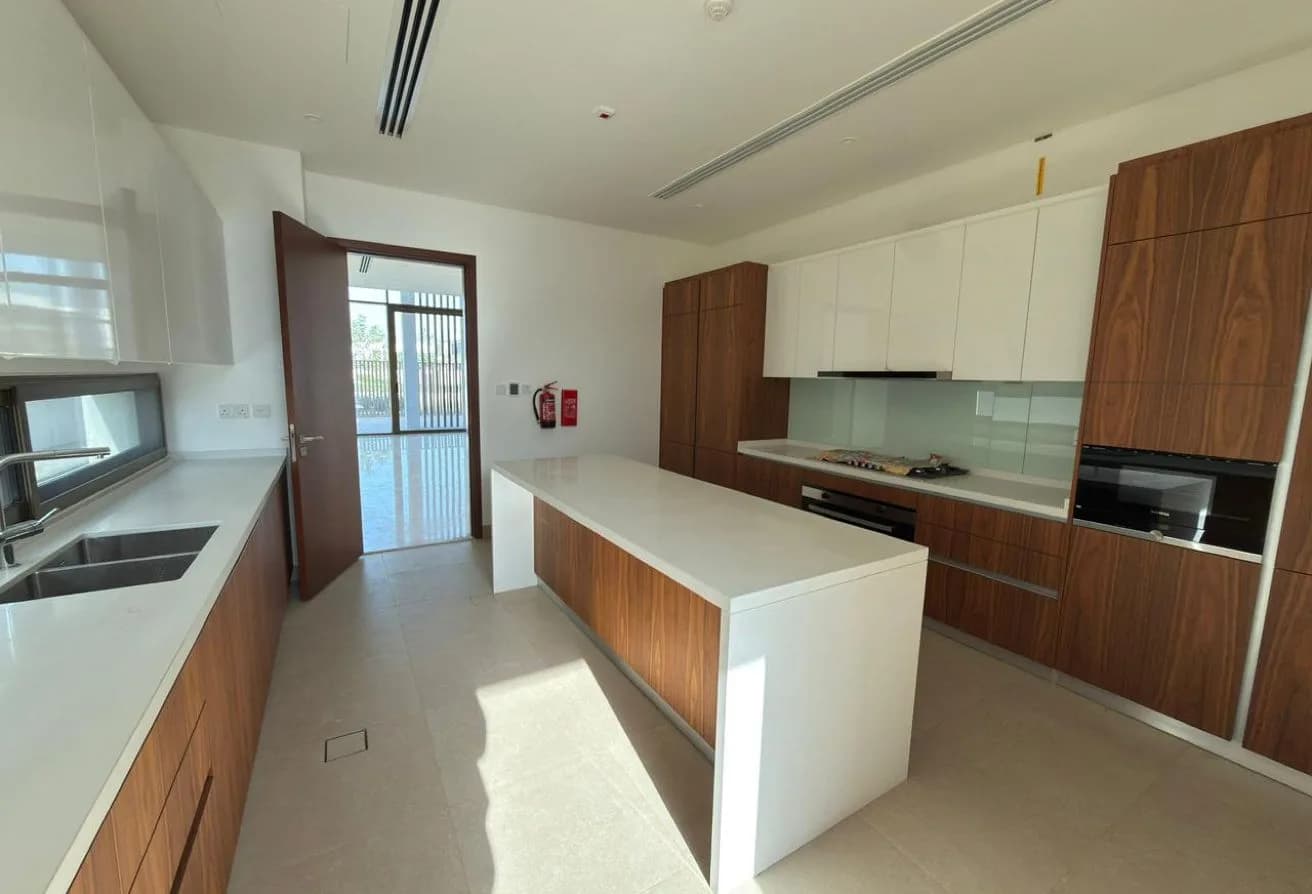 Single Row Corner | Vacant | Waterfront Living