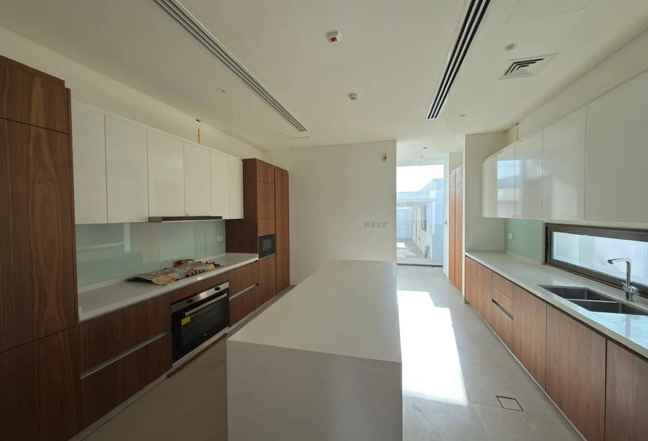 Single Row Corner | Vacant | Waterfront Living