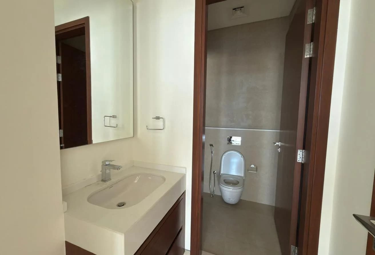 Single Row Corner | Vacant | Waterfront Living