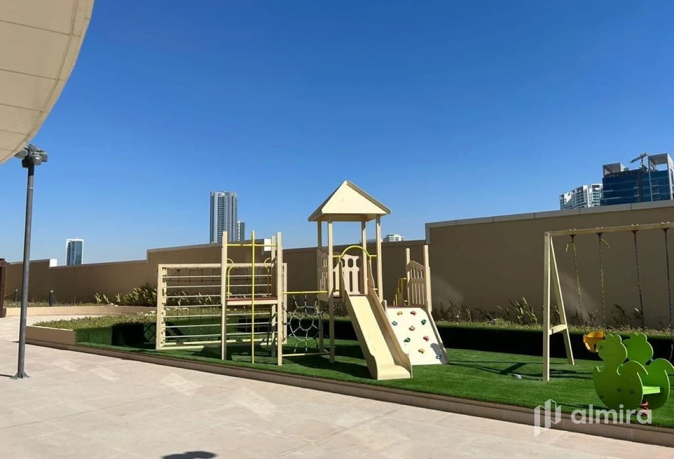 Canal View | Studio w/ Balcony | Spacious Layout