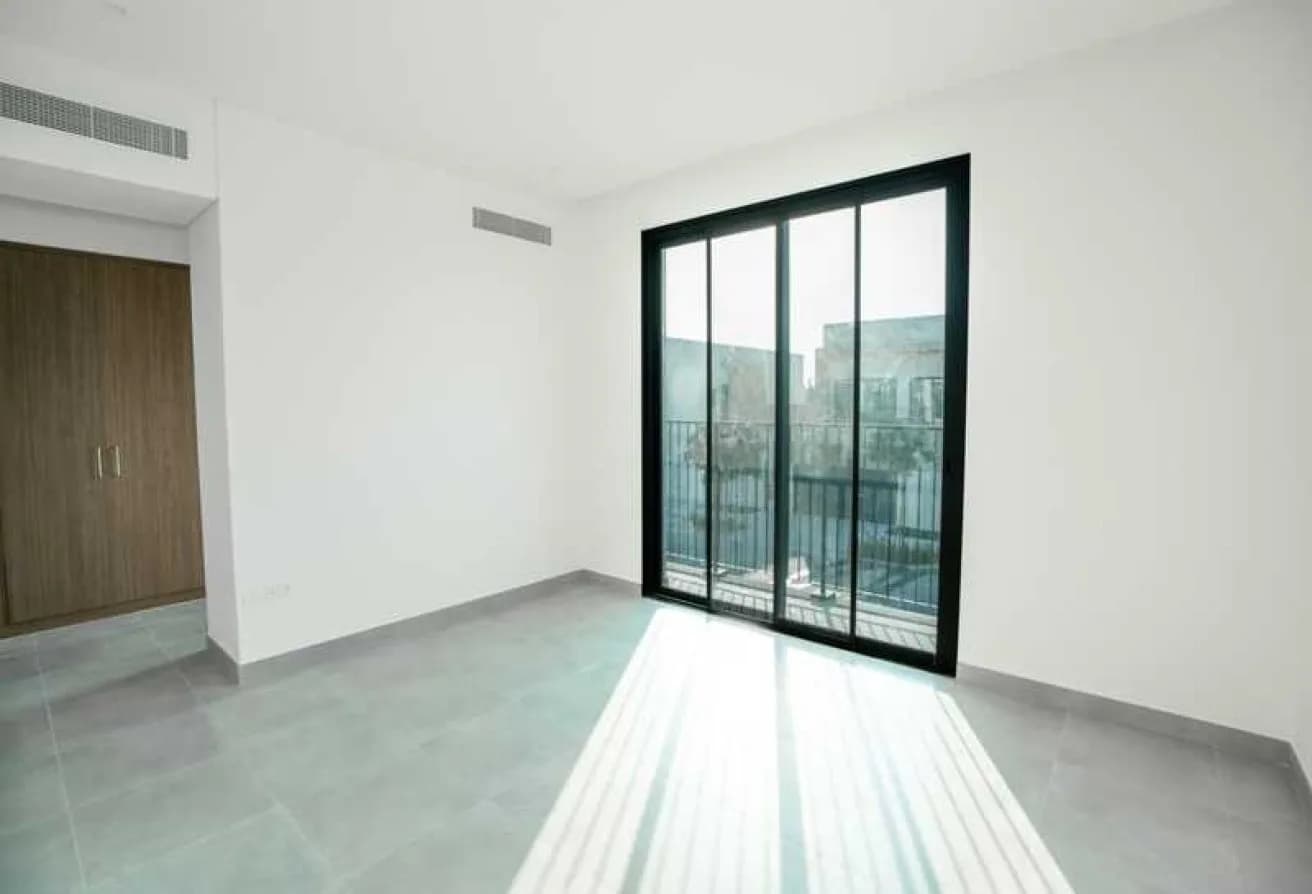 Near The Park | Single Row | Prime Location