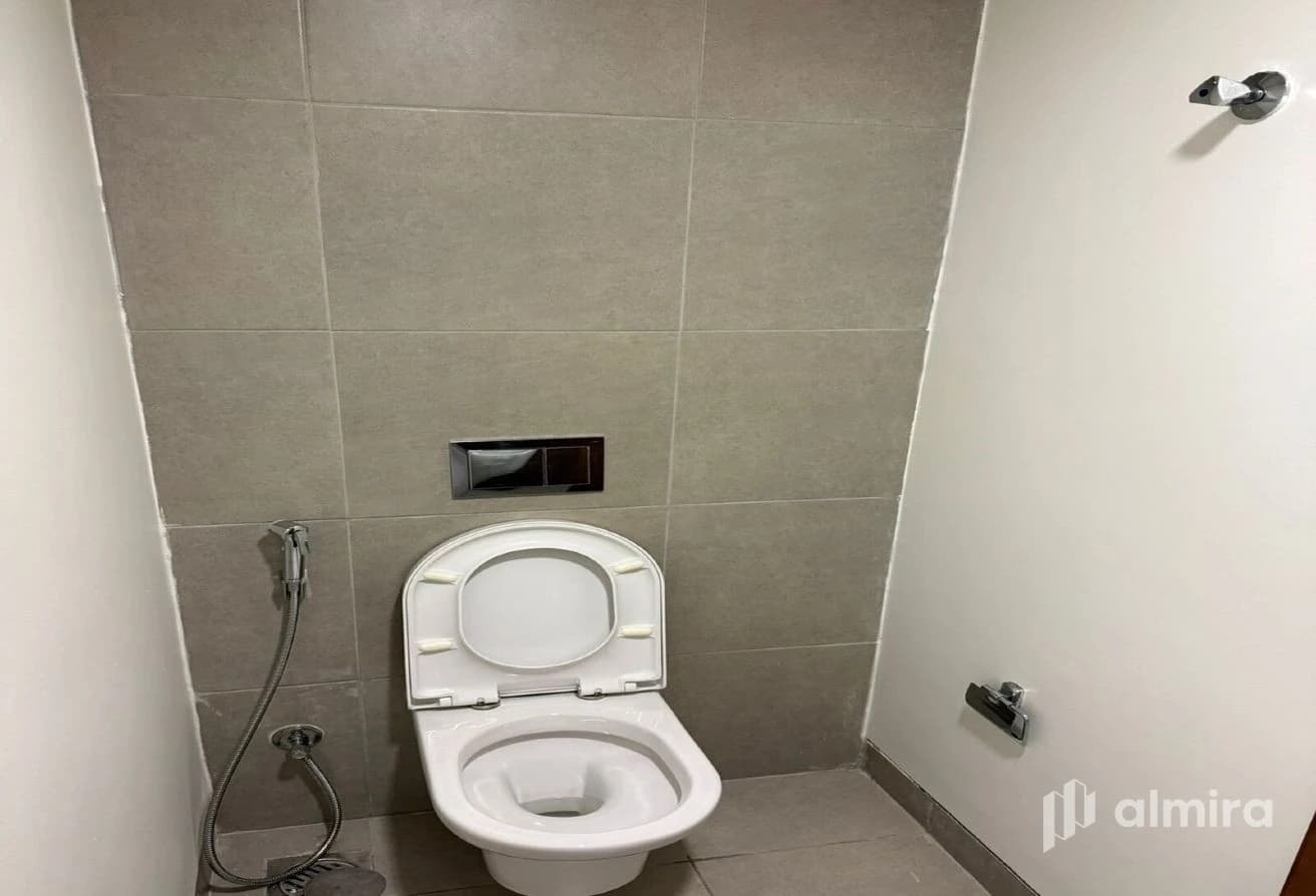 Partial Sea View | 2 Balconies | Well Maintained